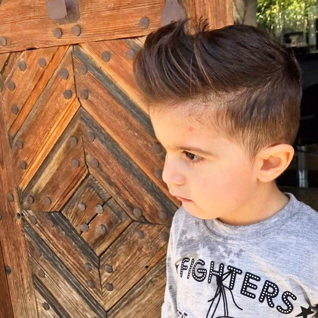 Kleiner Junge mit modernem Kinderhaarschnitt bei Haar Exakt Augsburg